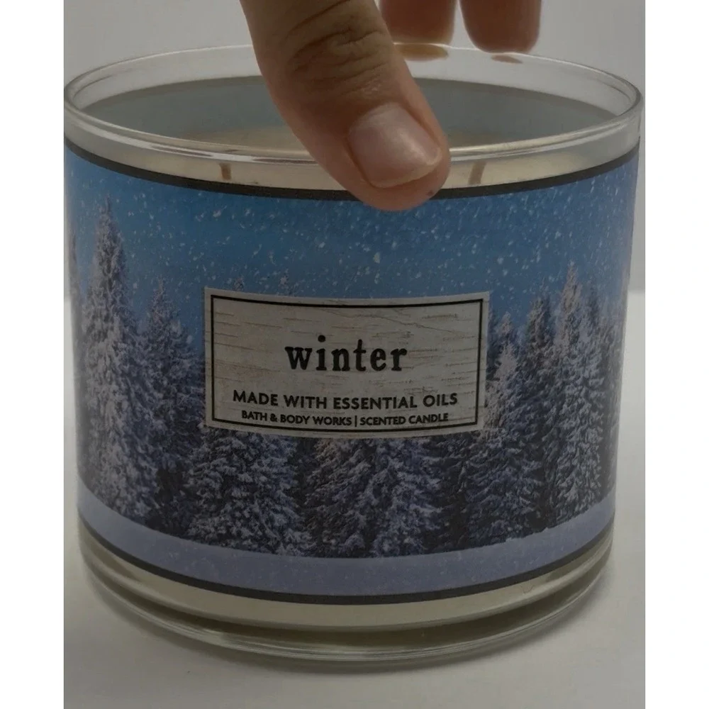 Bath & Body Works Winter Candle Essential Oils 14.5 Oz New Forest Scenic